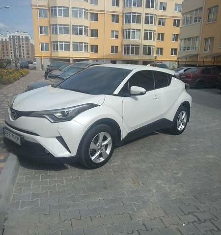 Белый Тойота C-HR, объемом двигателя 1.2 л и пробегом 50 тыс. км за 24999 $, фото 1 на Automoto.ua