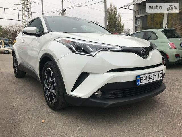 Білий Тойота C-HR, об'ємом двигуна 2 л та пробігом 8 тис. км за 25200 $, фото 1 на Automoto.ua