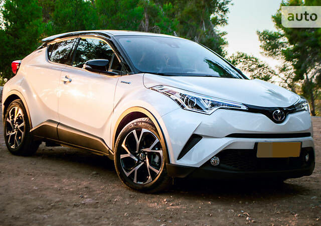 Білий Тойота C-HR, об'ємом двигуна 2 л та пробігом 12 тис. км за 24600 $, фото 1 на Automoto.ua