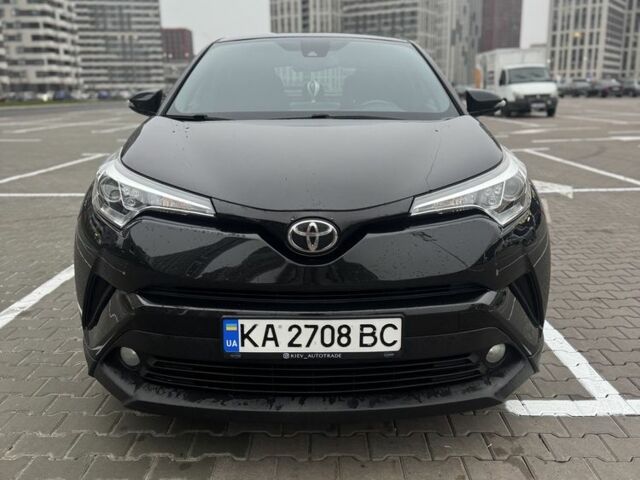 Черный Тойота C-HR, объемом двигателя 2 л и пробегом 137 тыс. км за 17563 $, фото 1 на Automoto.ua
