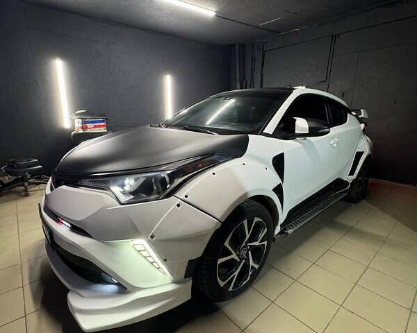 Черный Тойота C-HR, объемом двигателя 1.99 л и пробегом 110 тыс. км за 21000 $, фото 1 на Automoto.ua