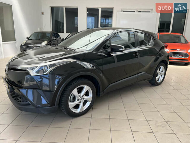 Черный Тойота C-HR, объемом двигателя 1.2 л и пробегом 64 тыс. км за 19100 $, фото 1 на Automoto.ua