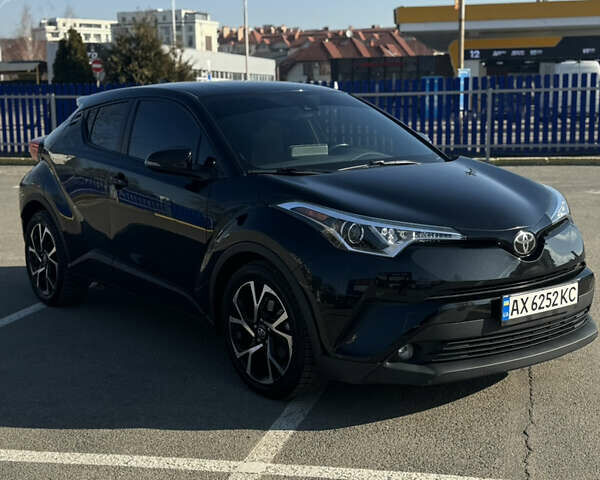 Черный Тойота C-HR, объемом двигателя 2 л и пробегом 104 тыс. км за 17500 $, фото 1 на Automoto.ua