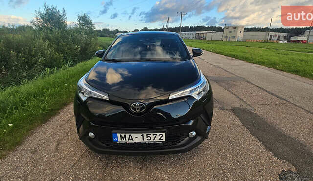 Черный Тойота C-HR, объемом двигателя 1.2 л и пробегом 147 тыс. км за 15346 $, фото 1 на Automoto.ua