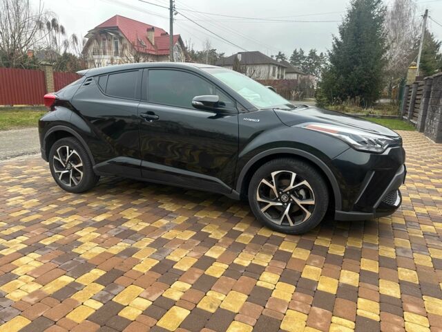 Черный Тойота C-HR, объемом двигателя 2 л и пробегом 69 тыс. км за 19900 $, фото 1 на Automoto.ua