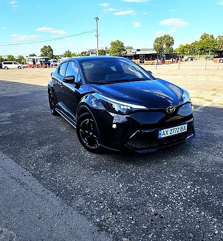 Черный Тойота C-HR, объемом двигателя 2 л и пробегом 57 тыс. км за 31000 $, фото 1 на Automoto.ua