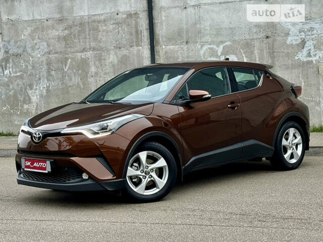 Коричневый Тойота C-HR, объемом двигателя 1.2 л и пробегом 75 тыс. км за 21999 $, фото 1 на Automoto.ua