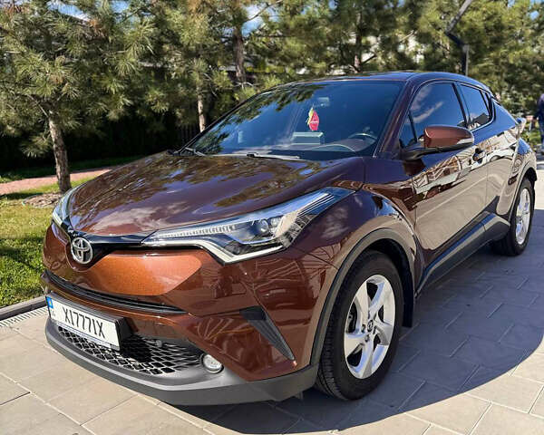 Коричневий Тойота C-HR, об'ємом двигуна 1.99 л та пробігом 128 тис. км за 23900 $, фото 1 на Automoto.ua