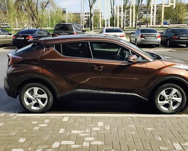 Коричневый Тойота C-HR, объемом двигателя 1.2 л и пробегом 57 тыс. км за 23500 $, фото 1 на Automoto.ua