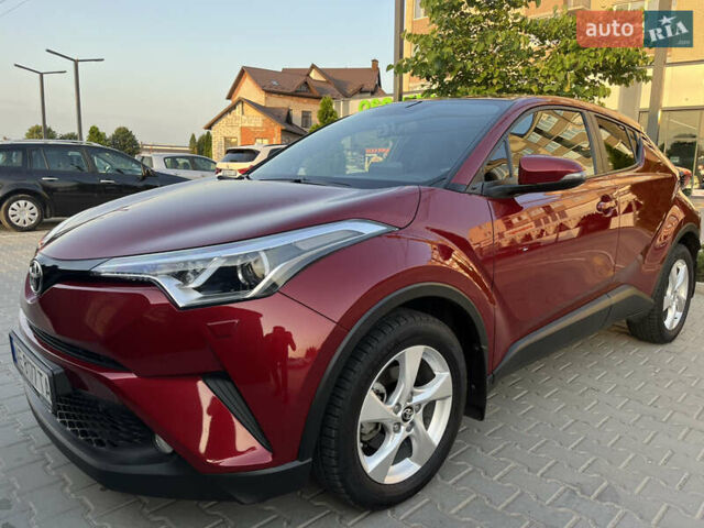 Красный Тойота C-HR, объемом двигателя 1.99 л и пробегом 92 тыс. км за 19950 $, фото 1 на Automoto.ua