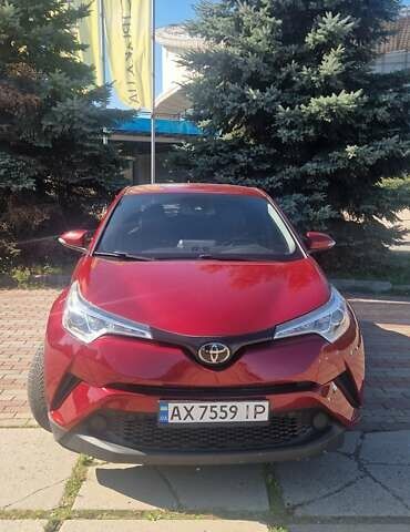 Красный Тойота C-HR, объемом двигателя 1.99 л и пробегом 96 тыс. км за 15900 $, фото 1 на Automoto.ua