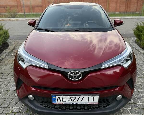 Красный Тойота C-HR, объемом двигателя 1.99 л и пробегом 90 тыс. км за 23000 $, фото 1 на Automoto.ua