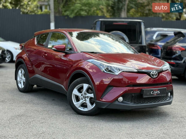 Красный Тойота C-HR, объемом двигателя 1.2 л и пробегом 112 тыс. км за 18800 $, фото 1 на Automoto.ua
