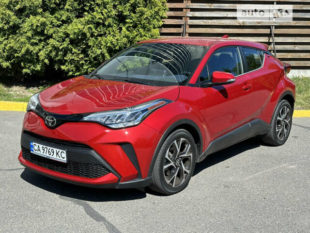 Красный Тойота C-HR, объемом двигателя 2 л и пробегом 52 тыс. км за 22500 $, фото 1 на Automoto.ua