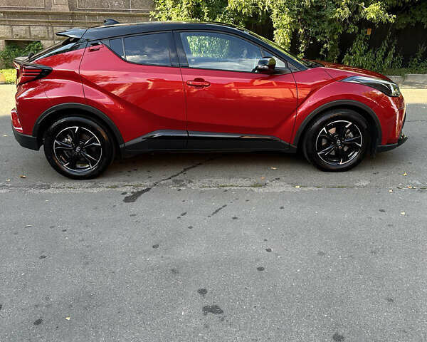 Красный Тойота C-HR, объемом двигателя 1.99 л и пробегом 44 тыс. км за 33500 $, фото 1 на Automoto.ua