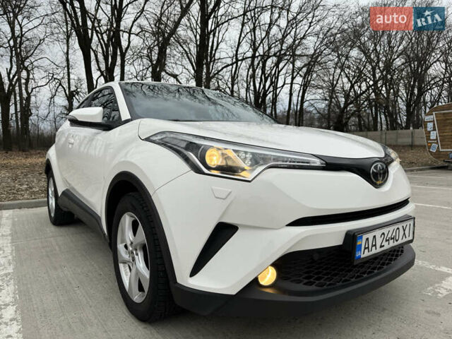 Тойота C-HR, объемом двигателя 1.2 л и пробегом 104 тыс. км за 18700 $, фото 1 на Automoto.ua