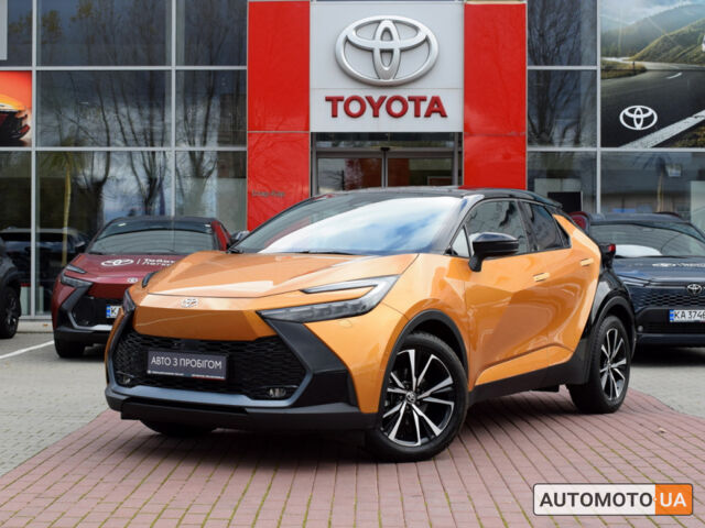 Желтый Тойота C-HR, объемом двигателя 2 л и пробегом 17 тыс. км за 39200 $, фото 1 на Automoto.ua