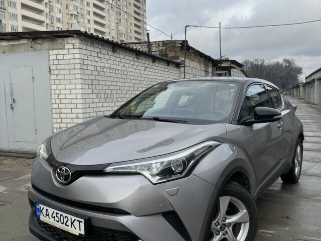 Серый Тойота C-HR, объемом двигателя 1.2 л и пробегом 83 тыс. км за 19200 $, фото 1 на Automoto.ua