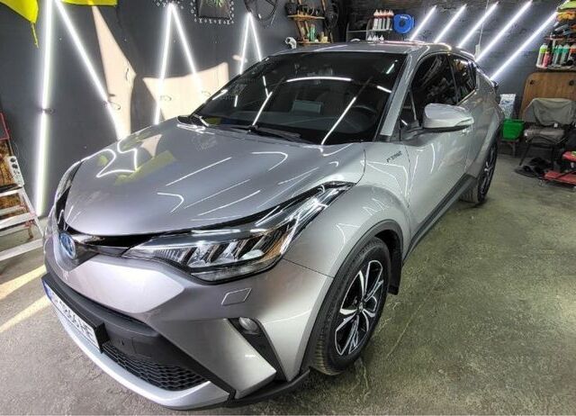 Серый Тойота C-HR, объемом двигателя 1.8 л и пробегом 133 тыс. км за 21400 $, фото 1 на Automoto.ua