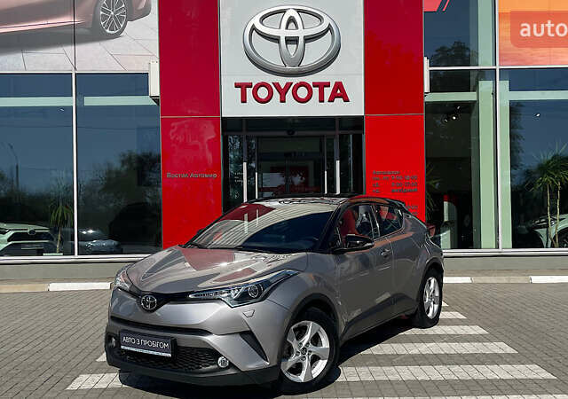 Серый Тойота C-HR, объемом двигателя 1.2 л и пробегом 92 тыс. км за 19116 $, фото 1 на Automoto.ua