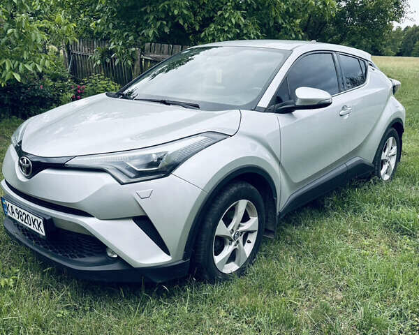 Серый Тойота C-HR, объемом двигателя 1.2 л и пробегом 171 тыс. км за 17000 $, фото 1 на Automoto.ua