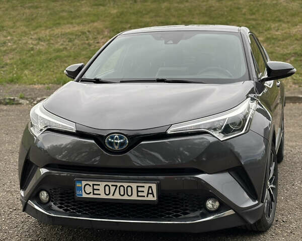 Серый Тойота C-HR, объемом двигателя 1.8 л и пробегом 171 тыс. км за 20500 $, фото 1 на Automoto.ua