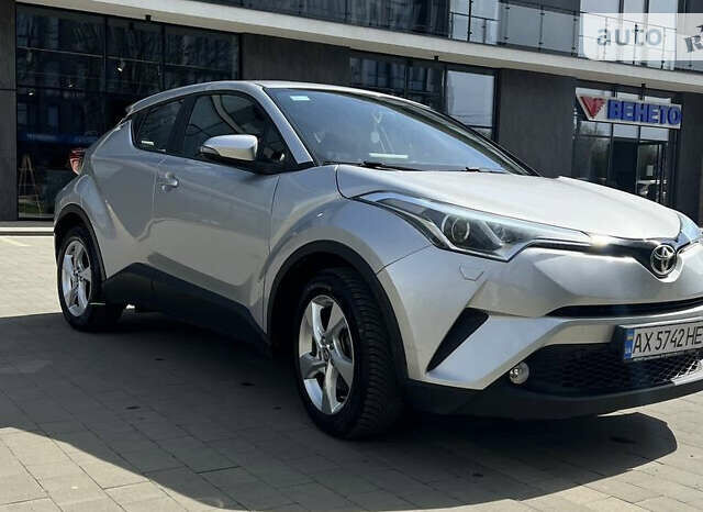 Серый Тойота C-HR, объемом двигателя 1.2 л и пробегом 117 тыс. км за 16900 $, фото 1 на Automoto.ua