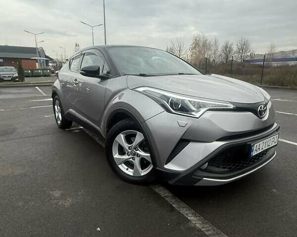Серый Тойота C-HR, объемом двигателя 1.2 л и пробегом 180 тыс. км за 17500 $, фото 1 на Automoto.ua
