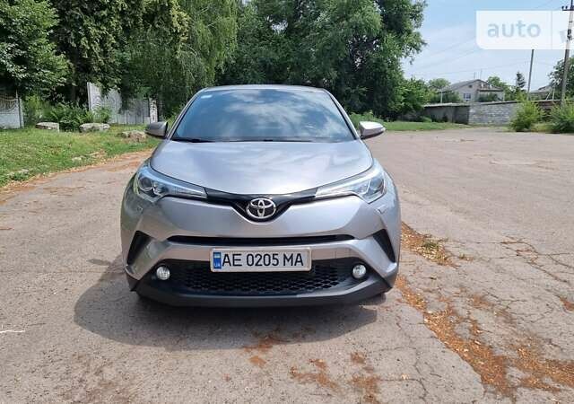 Сірий Тойота C-HR, об'ємом двигуна 2 л та пробігом 55 тис. км за 25000 $, фото 1 на Automoto.ua