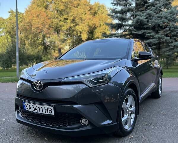 Серый Тойота C-HR, объемом двигателя 1.2 л и пробегом 112 тыс. км за 16800 $, фото 1 на Automoto.ua