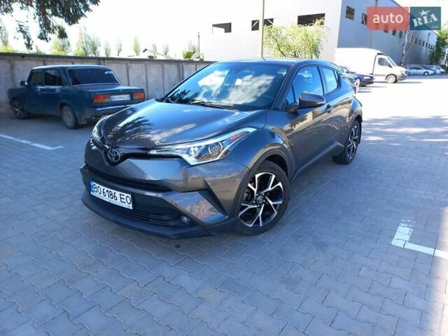 Серый Тойота C-HR, объемом двигателя 2 л и пробегом 47 тыс. км за 17800 $, фото 1 на Automoto.ua