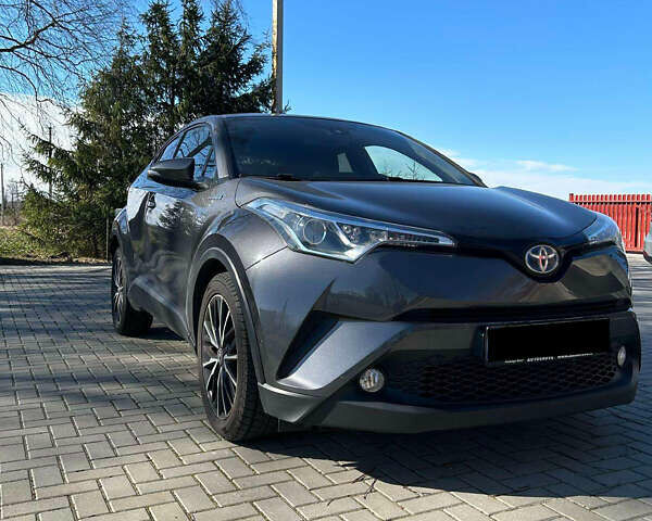 Сірий Тойота C-HR, об'ємом двигуна 1.8 л та пробігом 93 тис. км за 17400 $, фото 1 на Automoto.ua