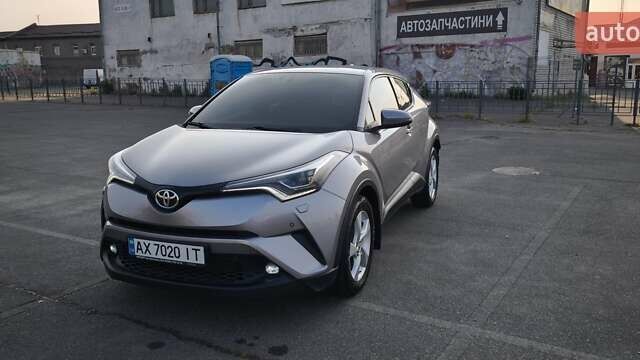 Серый Тойота C-HR, объемом двигателя 1.2 л и пробегом 53 тыс. км за 19500 $, фото 1 на Automoto.ua