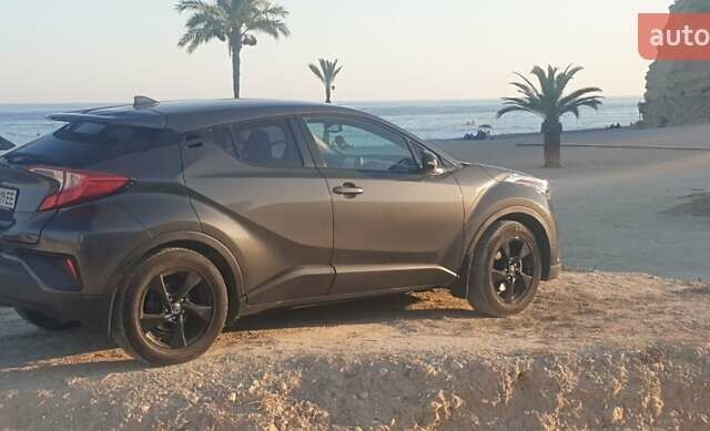 Серый Тойота C-HR, объемом двигателя 1.99 л и пробегом 65 тыс. км за 19500 $, фото 1 на Automoto.ua