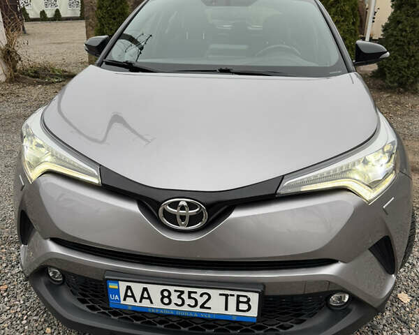 Серый Тойота C-HR, объемом двигателя 1.2 л и пробегом 164 тыс. км за 17500 $, фото 1 на Automoto.ua