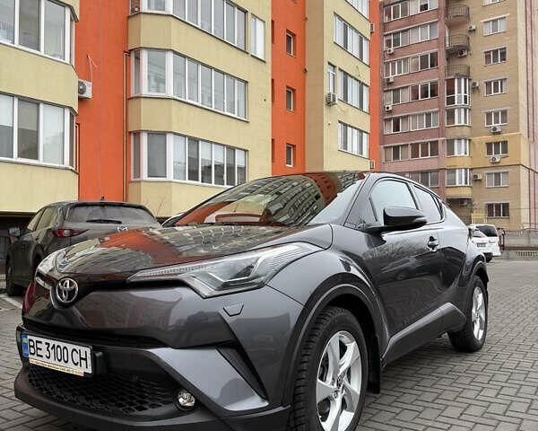 Серый Тойота C-HR, объемом двигателя 1.2 л и пробегом 62 тыс. км за 20500 $, фото 1 на Automoto.ua
