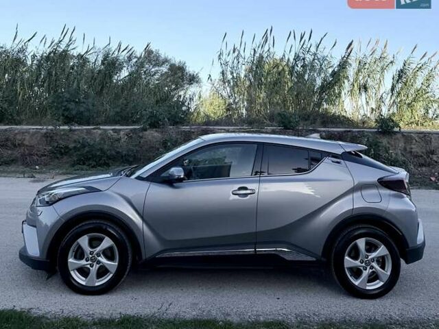 Серый Тойота C-HR, объемом двигателя 1.2 л и пробегом 94 тыс. км за 21000 $, фото 1 на Automoto.ua