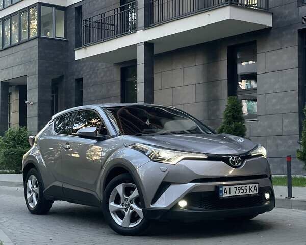Серый Тойота C-HR, объемом двигателя 1.99 л и пробегом 171 тыс. км за 19000 $, фото 1 на Automoto.ua