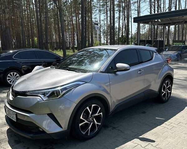 Серый Тойота C-HR, объемом двигателя 2 л и пробегом 40 тыс. км за 21500 $, фото 1 на Automoto.ua