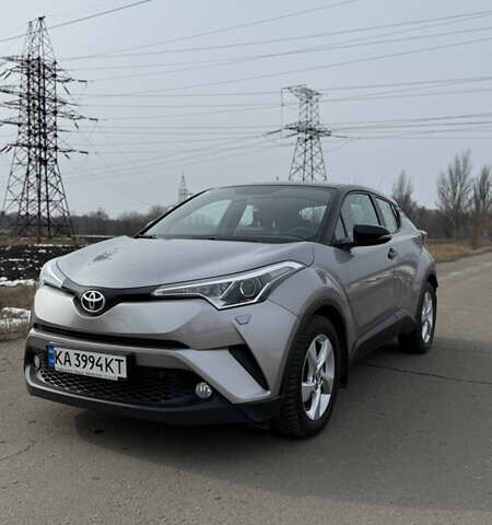 Серый Тойота C-HR, объемом двигателя 1.2 л и пробегом 55 тыс. км за 22500 $, фото 1 на Automoto.ua