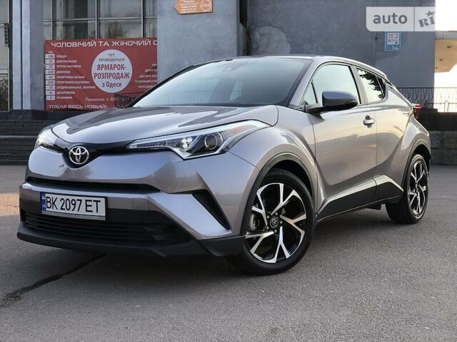 Серый Тойота C-HR, объемом двигателя 2 л и пробегом 45 тыс. км за 18200 $, фото 1 на Automoto.ua