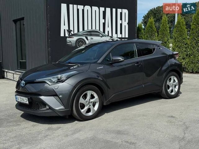 Серый Тойота C-HR, объемом двигателя 1.8 л и пробегом 70 тыс. км за 23500 $, фото 1 на Automoto.ua