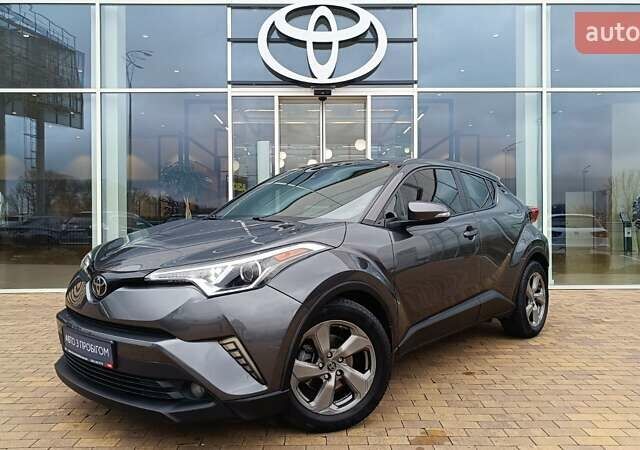 Серый Тойота C-HR, объемом двигателя 1.99 л и пробегом 150 тыс. км за 16385 $, фото 1 на Automoto.ua
