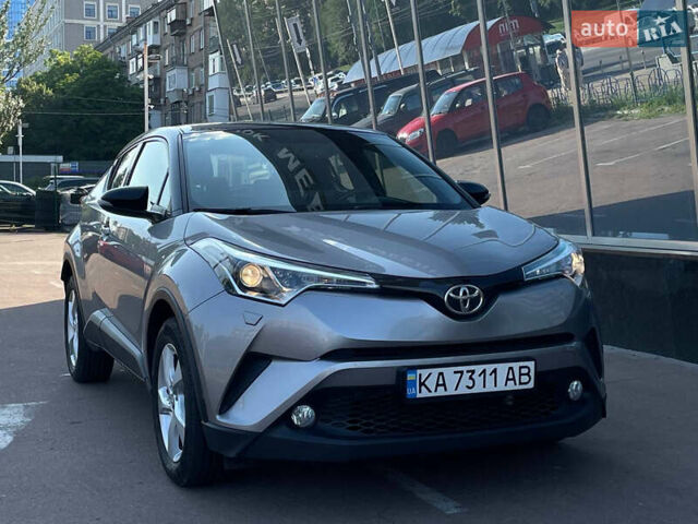 Серый Тойота C-HR, объемом двигателя 2 л и пробегом 35 тыс. км за 22200 $, фото 1 на Automoto.ua