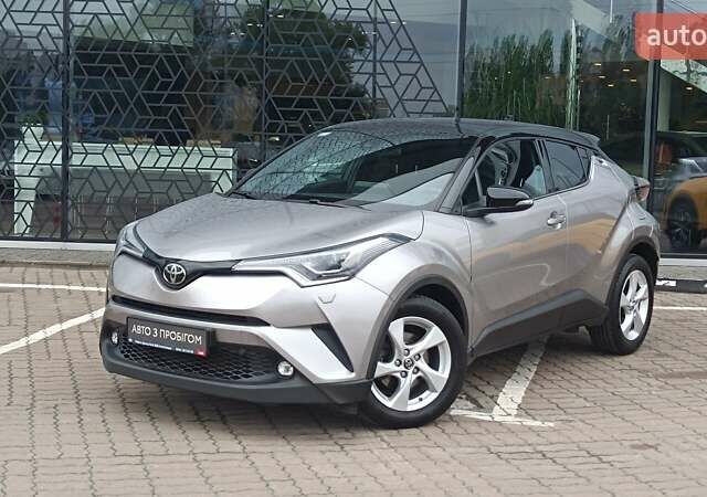 Серый Тойота C-HR, объемом двигателя 1.2 л и пробегом 49 тыс. км за 22452 $, фото 1 на Automoto.ua