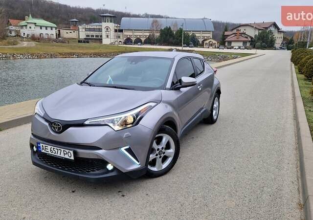 Серый Тойота C-HR, объемом двигателя 1.99 л и пробегом 77 тыс. км за 18700 $, фото 1 на Automoto.ua