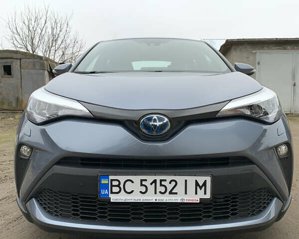 Серый Тойота C-HR, объемом двигателя 1.8 л и пробегом 137 тыс. км за 24700 $, фото 1 на Automoto.ua