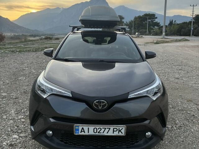 Серый Тойота C-HR, объемом двигателя 2 л и пробегом 58 тыс. км за 18000 $, фото 1 на Automoto.ua