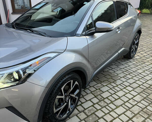 Серый Тойота C-HR, объемом двигателя 1.99 л и пробегом 53 тыс. км за 21000 $, фото 1 на Automoto.ua