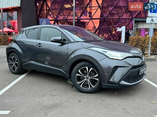 Серый Тойота C-HR, объемом двигателя 2 л и пробегом 57 тыс. км за 20990 $, фото 1 на Automoto.ua